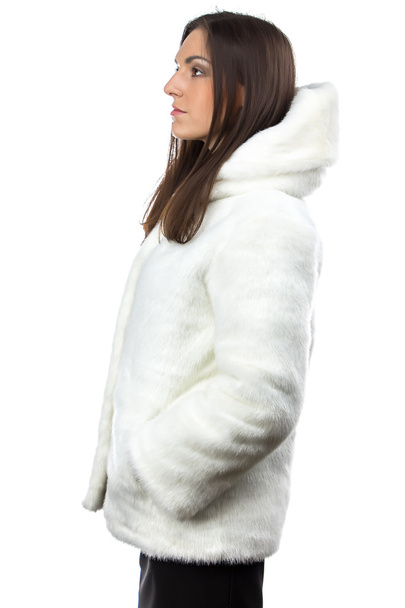 白い毛皮のコート - プロファイルのかわいい女の写真 - 写真・画像