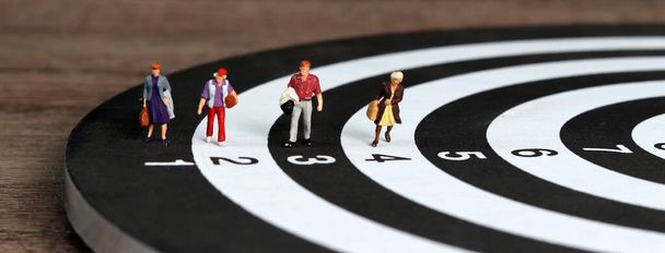 Miniature people walking on the target. A business concept for a competitive society. - Foto, immagini