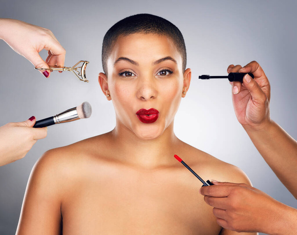 Makeup fixes everything. hands applying makeup to a young womans face - Fotoğraf, Görsel