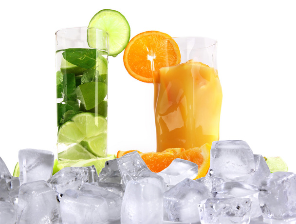 Fresh summer cocktails with ice cubes - Foto, afbeelding