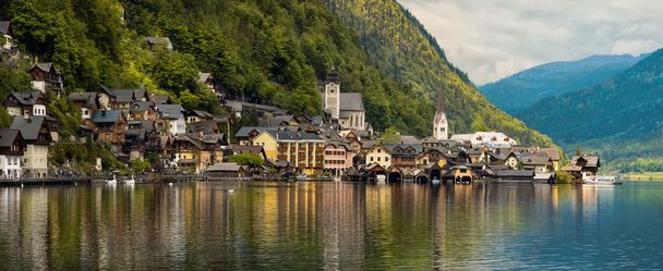 Beautiful mountain landscape with Hallstatt village. Tirol, Aust - Photo, Image