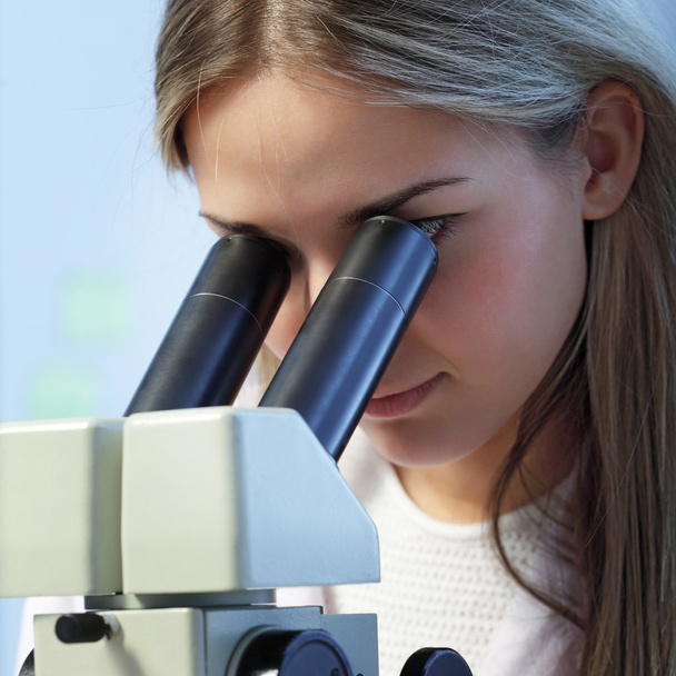 beauty scientist in chemical laboratory - Foto, imagen