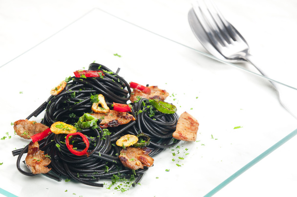 Спагетти с индюшачьим мясом и чили
 - Фото, изображение