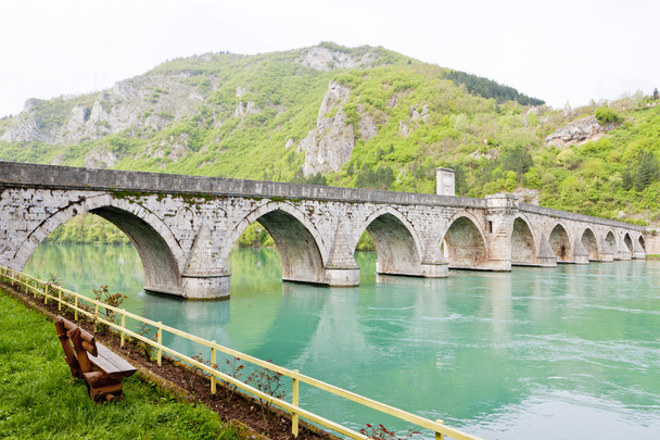 Drina nehir, visegrad, Bosna ve Hersek üzerinde köprü - Fotoğraf, Görsel