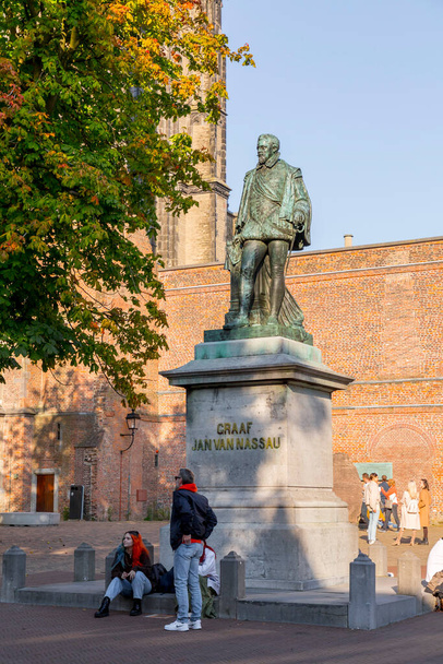 Utrecht, NL - OCT 9, 2021: Statue of Graaf Jan van Nassau at the Janskerkhof, St. John Square in Utrecht, Netherlands. - Foto, Bild
