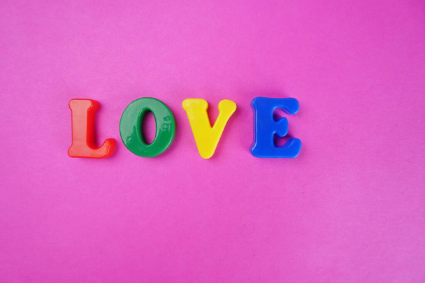 'Love' word on pink background - Zdjęcie, obraz