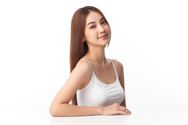 Beautiful young asian woman with clean fresh skin on white background, Face care, Facial treatment, Cosmetology, beauty and spa, Asian women portrait. - Foto, afbeelding