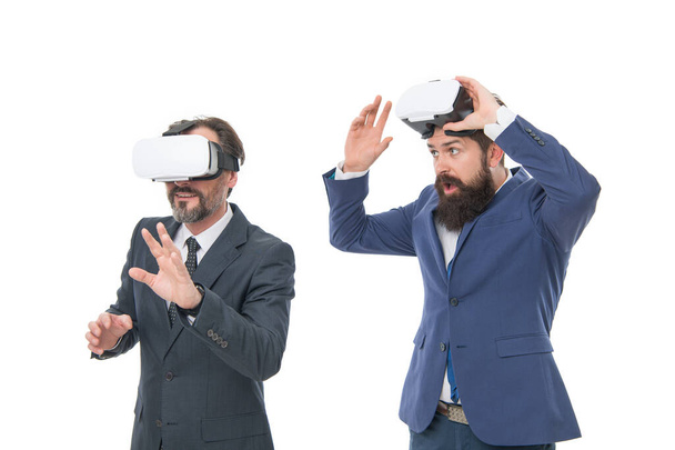 It is so real. modern technology in agile business. Digital future and innovation. virtual reality. Partnership teamwork. mature men with beard in formal suit. businessmen wear VR glasses. So real. - Foto, Bild