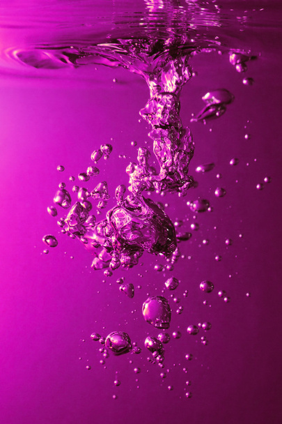 Burbujas en el agua - Foto, imagen
