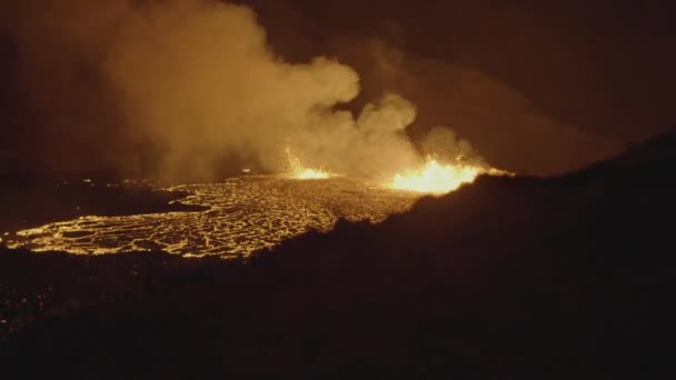 Meradalir Eruption of Fagradalsfjall Volcano in Iceland 2022. High quality 4k footage. Icelands newest eruption of the Fagradalsfjall volcano in the Meradalir Valley on the Reykjanes Peninsula.  - Filmmaterial, Video