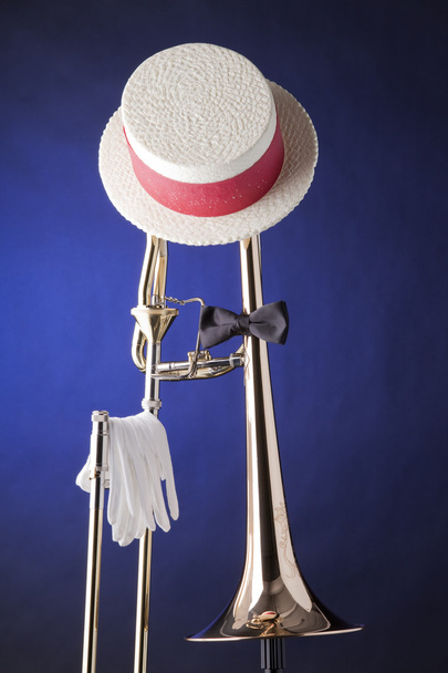 trombon şapka papyon izole mavi - Fotoğraf, Görsel