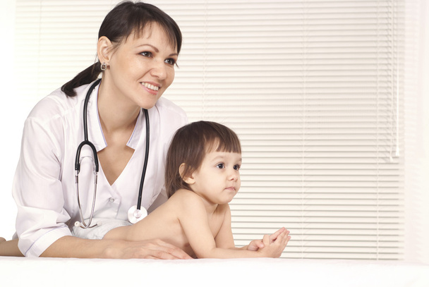 Doctor with little girl - Photo, image