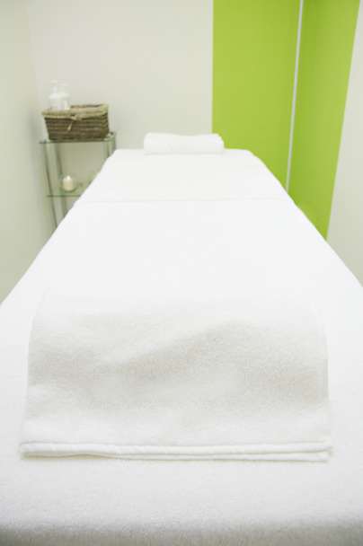 Massage table in SPA center - Valokuva, kuva