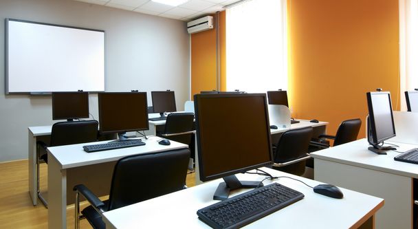 Computador sala de aula interior
 - Foto, Imagem