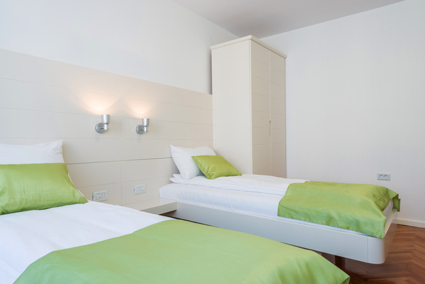 Hotel apartamento com camas
 - Foto, Imagem