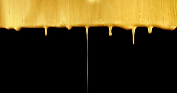 Vivid metallic gold paint flowing and dripping. - Séquence, vidéo