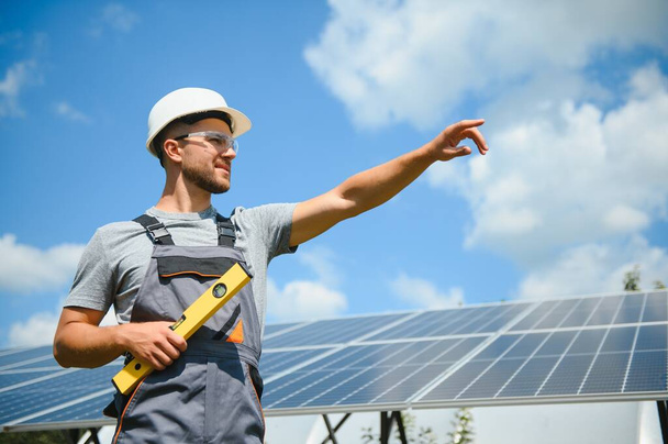 Worker installing solar panels outdoors. - Valokuva, kuva