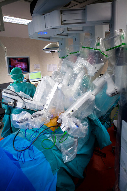 Hysterectomy in an operating room of a hospital with a robot surgeon. - Zdjęcie, obraz