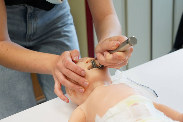 Pediatric resuscitation simulation workshop at the Nimes Faculty of Medicine. - Photo, image