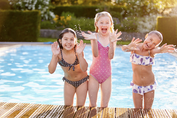 Girls Playing In Swimming Pool - Valokuva, kuva