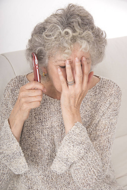 Senior woman telephoning. close-up - Fotoğraf, Görsel