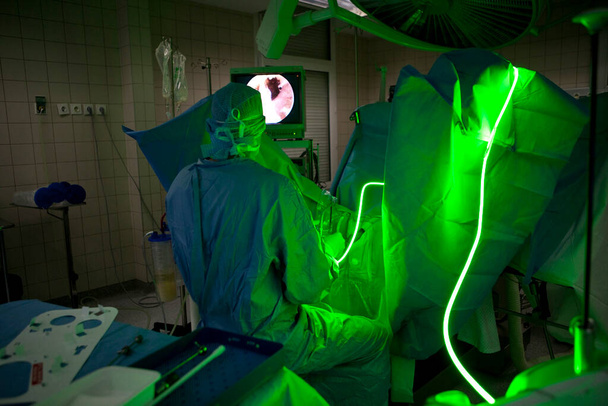 Лазерная хирургия для лечения доброкачественной гиперплазии предстательной железы. - Фото, изображение