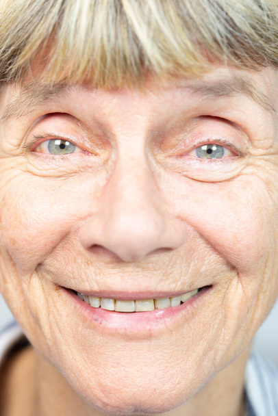 yaşlı kadının yüzü - Fotoğraf, Görsel