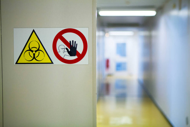 Hospital biology laboratory: prohibition sign and biohazard zone. - Foto, Imagem
