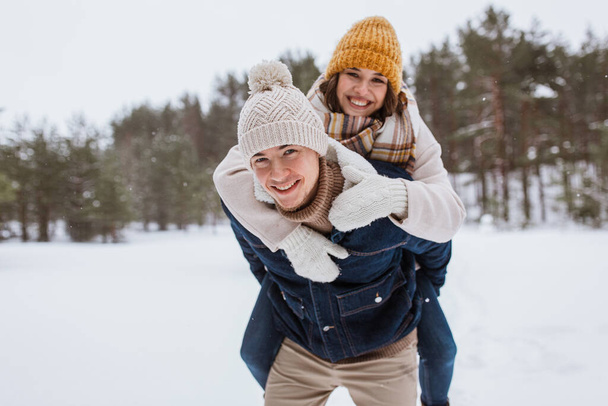 people, season, love and leisure concept - happy couple having fun in winter park - Zdjęcie, obraz