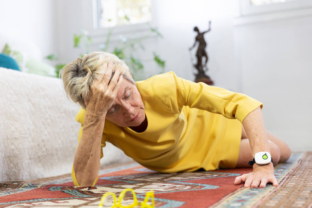 An elderly woman on her floor having fallen. - Фото, зображення