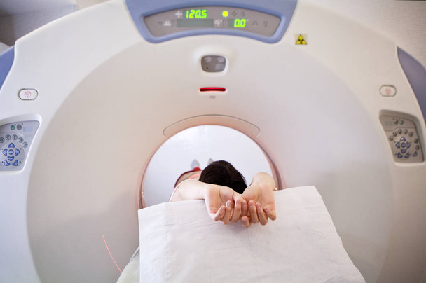 MRI or magnetic resonance imaging of a patient's abdomen. - Fotoğraf, Görsel
