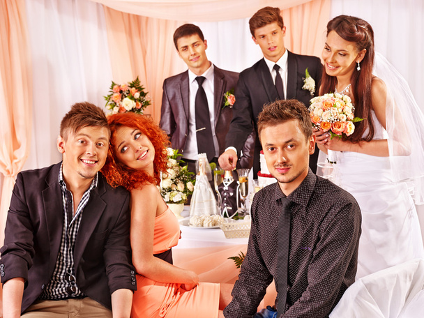 esküvői pár és a vendégek - Fotó, kép