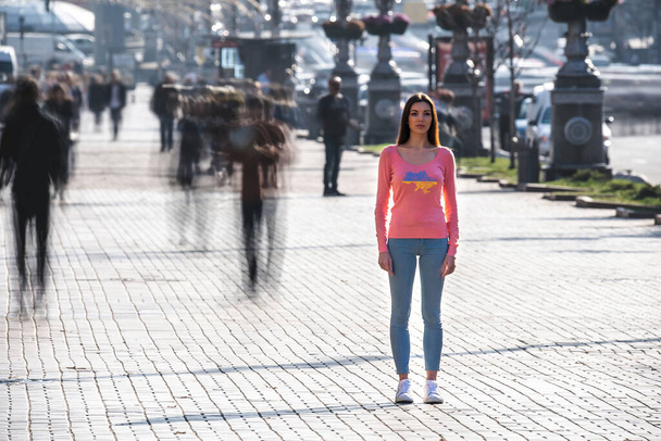 The ukrainian woman stands in the middle of crowded street - Fotoğraf, Görsel