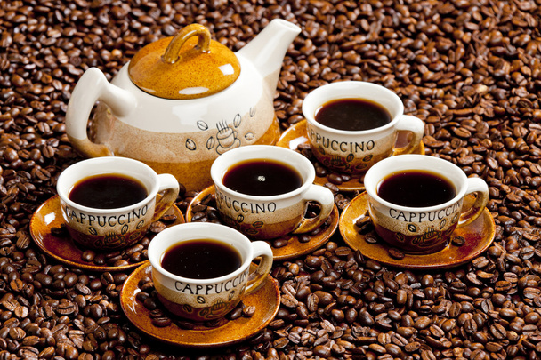natura morta di tazze di caffè e caffettiera
 - Foto, immagini