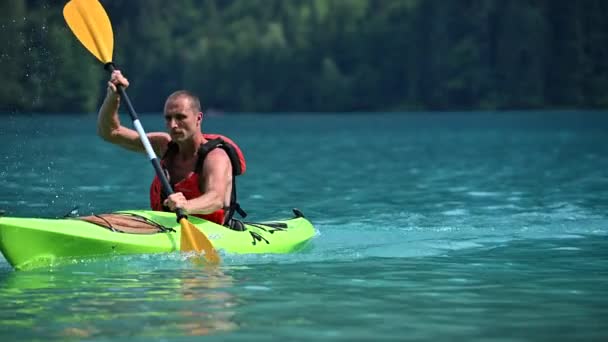 2022 Caucasian Kayaker Paddling in Green Dagger Kayak in Slow Motion" - Filmmaterial, Video