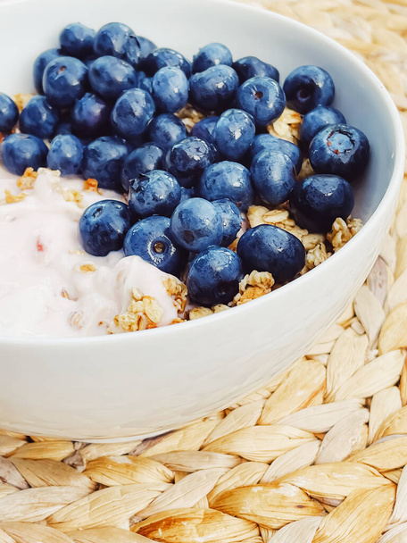 Blueberry yogurt cereal bowl as healthy breakfast and morning meal, sweet food and organic berry fruit, diet and nutrition concept - Foto, Imagem