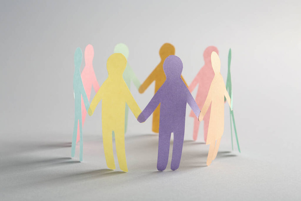Paper human figures making circle on white background. Diversity and Inclusion concept - Φωτογραφία, εικόνα