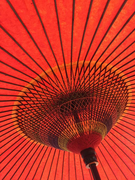 A red Japanese paper umbrella from below - Foto, Imagem