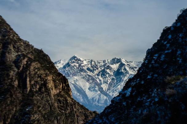 A mesmerizing view of a snowy mountain - Fotó, kép