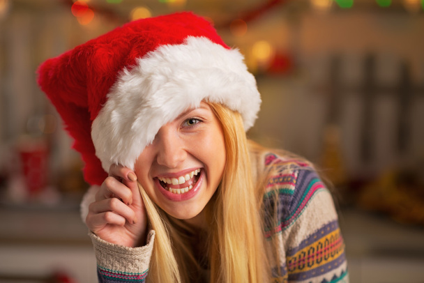 Portrait of smiling teenager girl in santa hat - Foto, Imagem