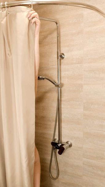 Woman ready to take a shower closes the curtain - Foto, Bild