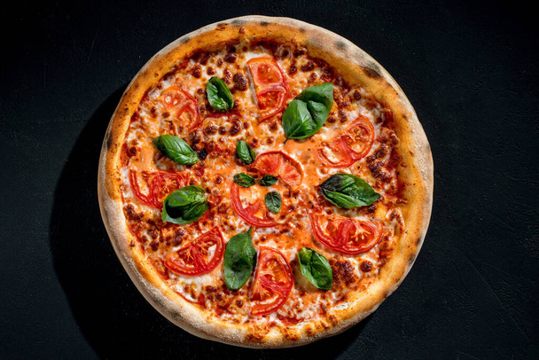 Delicious fragrant pizza with mozzarella, tomatoes and basil with tomato sauce - Margherita. - Valokuva, kuva