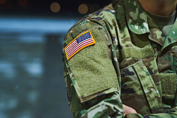It takes someone special to serve their country. a soldier wearing camouflage fatigues with an american flag for a patch - Fotografie, Obrázek