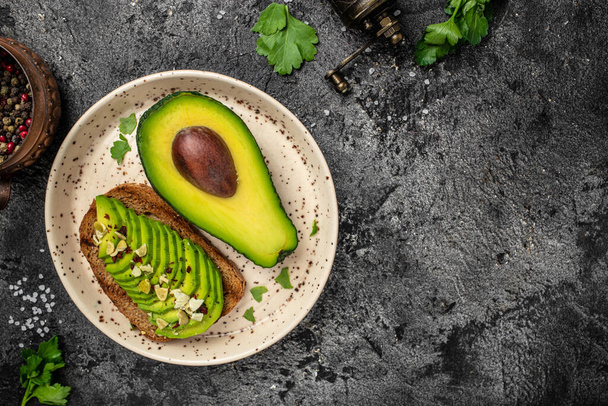 Avocado toast. Healthy toast with avocado for breakfast or lunch with rye bread. Clean eating, dieting, vegan food concept. Food recipe. top view. - 写真・画像