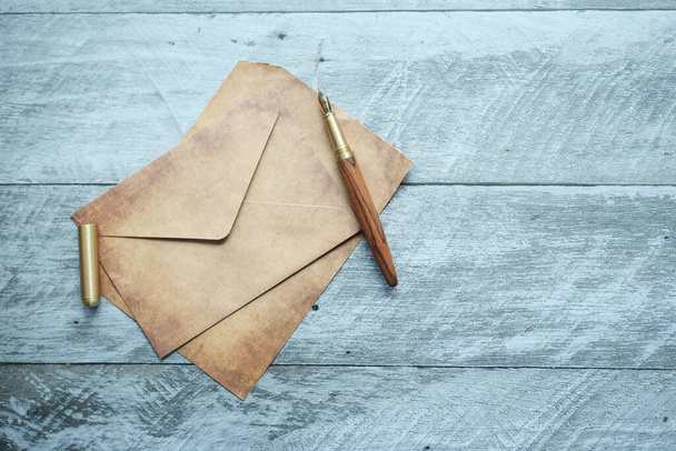 envelope , empty paper and fountain pen on table . - Φωτογραφία, εικόνα