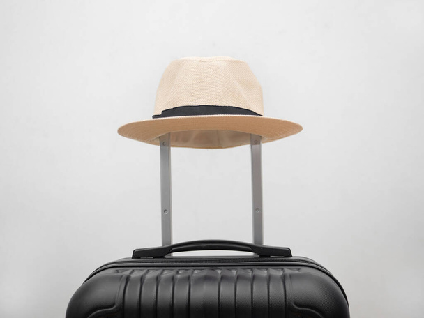 Close up holiday hat on the luggage isolated - Foto, Bild