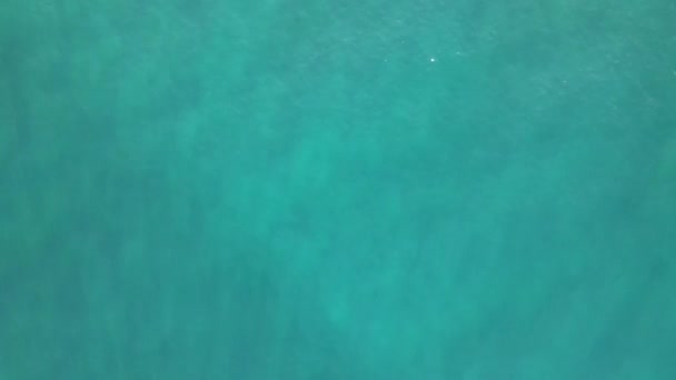 Aerial drone view of turquoise sea waves, sea waves shining with sunlight, view of clear beautiful waves in the sea, turquoise background image - Metraje, vídeo