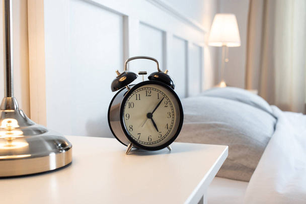 vintage alarm clock in bright bedroom - Foto, Imagen