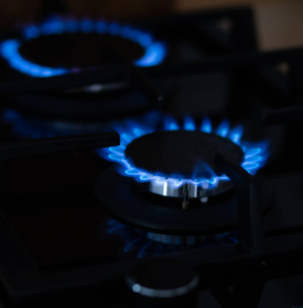 cuisinière à gaz de cuisine avec feu brûlant gaz propane - Photo, image