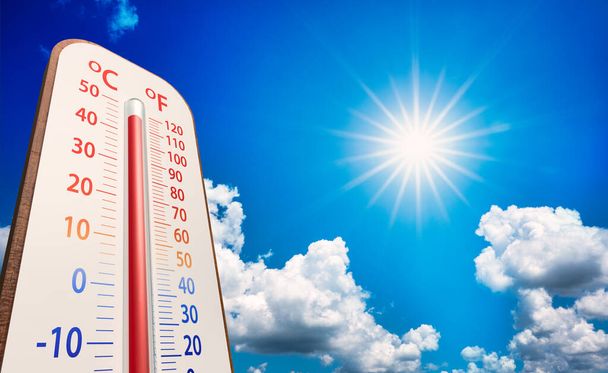 низький кут зору Термометр на блакитному небі з сонячним сяйвом влітку показує вище Погода, концепція глобального потепління, зміна клімату
 - Фото, зображення